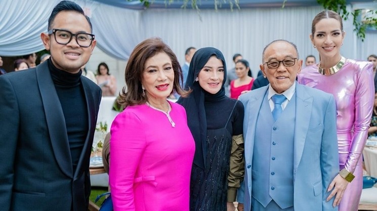 Potret Anniversary Mertua Nia Ramadhani ke-50 (Instagram/@shandypurnamasari)
