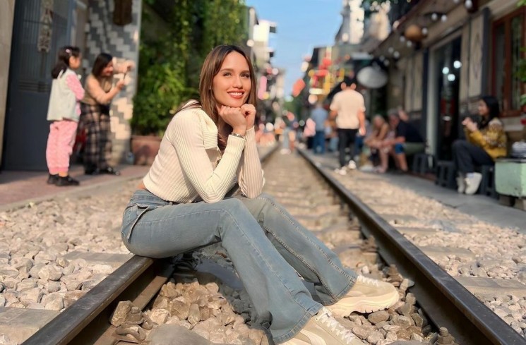 Potret Liburan Cinta Laura dan Arya Vasco di Vietnam. (Instagram/claurakiehl)