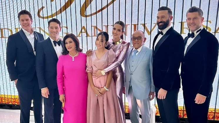 Potret Anniversary Mertua Nia Ramadhani ke-50 (Instagram/@shandypurnamasari)