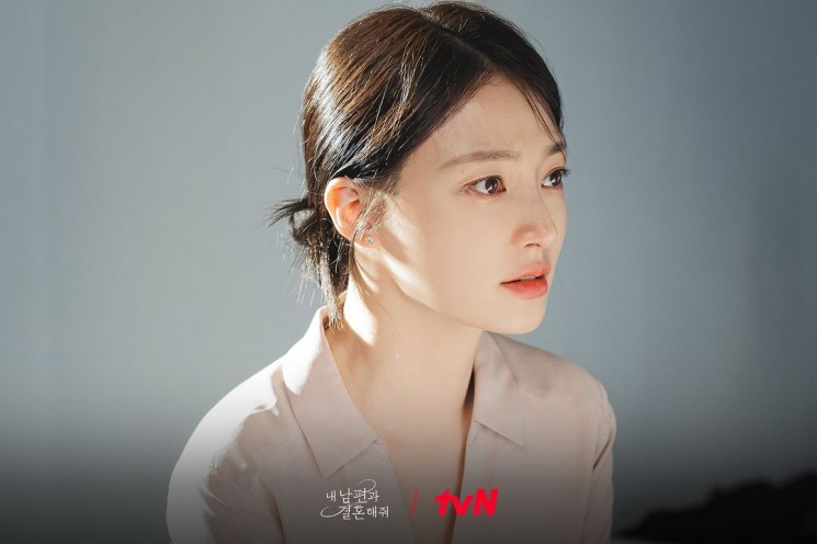 Pesona Song Ha Yoon di Marry My Husband (Instagram/@tvn_drama)