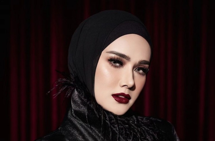 Artis Dilarang Nyanyikan Lagu Lamanya. (Instagram/mulanjameela1)