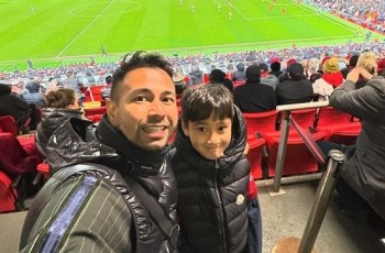Sewa Jet Pribadi, 8 Potret Rafathar Nonton Liverpool Langsung di Inggris