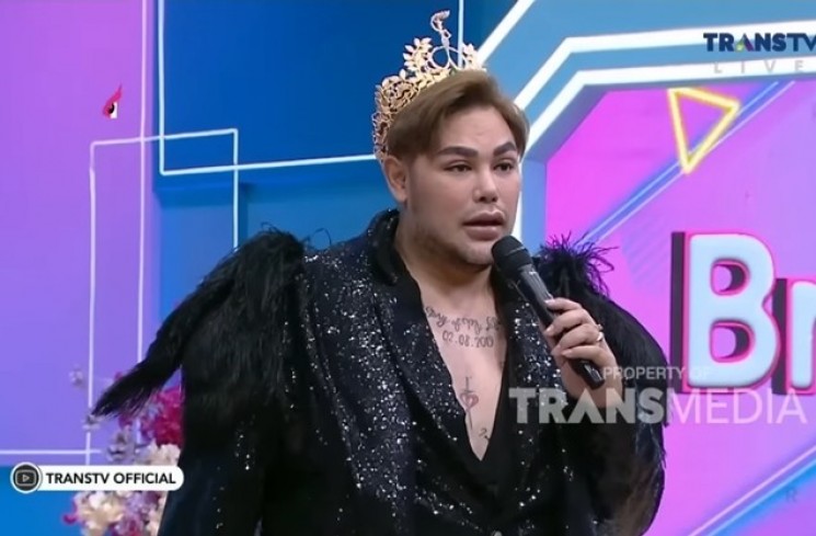 Potret Penampilan Ivan Gunawan di Ultah Brownis (YouTube/TRANS TV Official)