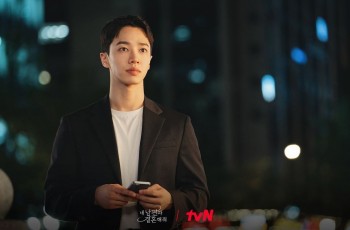 7 Potret Lee Gikwang Highlight di Marry My Husband, Berperan Jadi Chef yang Tampan dan Populer
