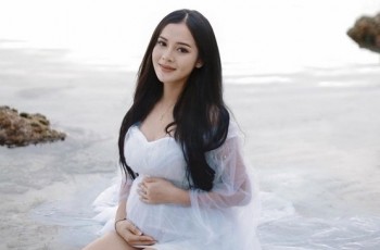 Gaya Busana Disentil Terlalu Seksi, Ini 9 Potret Bella Bonita Pamer Baby Bump