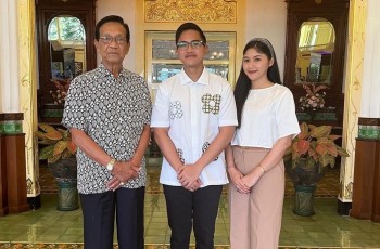 Kode 3 Jari Sri Sultan Hamengkubuwono X saat Didatangi Kaesang Pangarep, Maksudnya?