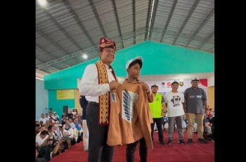 Anies Pakai Seragam Anime Attack of Titan saat Kampanye di Lampung, Begini Keselarasan Lambang dengan Tujuan Kampanyenya
