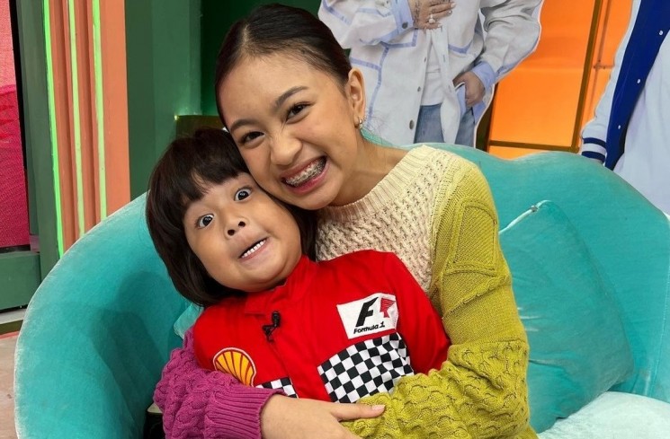 Ryu Alexander Panjaitan bersama Mpok Alfa. [Instagram]