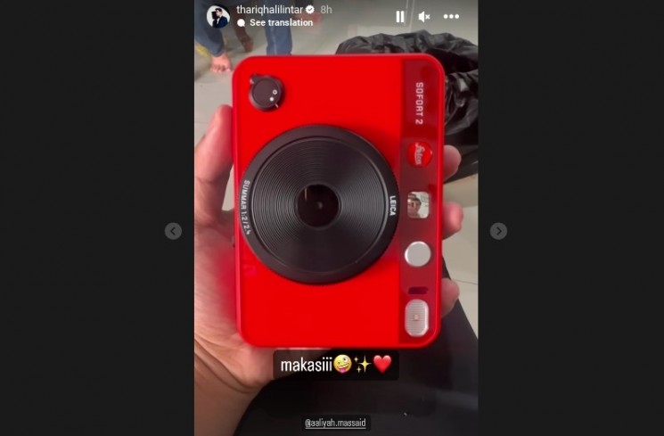 Thariq Halilntar pamer kamera pemberian Aaliyah Massaid (Instagram/@thariqhalilintar)