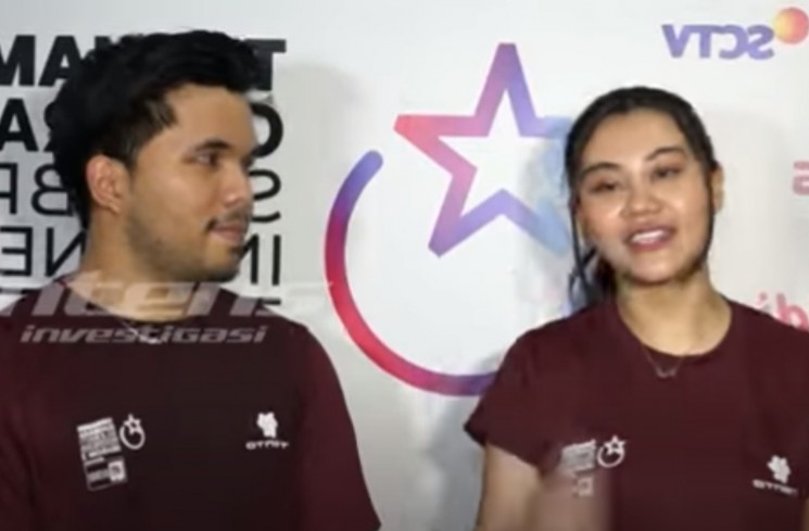 Thariq Halilintar makin terpesona melihat aksi Aaliyah Massaid di lapangan badminton