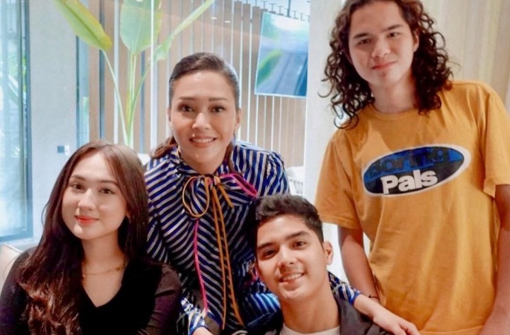 Artis Pacaran Beda Usia 10 Tahun. (Instagram/maiaestiantyreal)