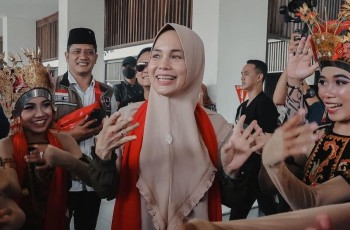 Enggak Cuma Lihai Senam, Siti Atikoh Dipuji Habis saat Menari di Banyuwangi