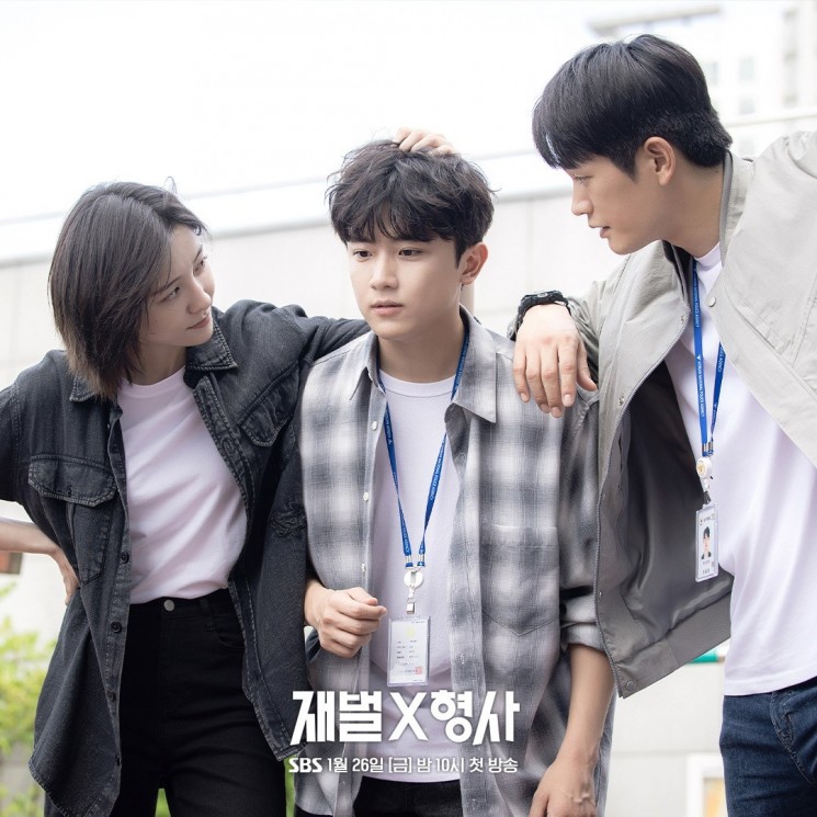 Pesona Park Ji Hyun di Flex X Cop (Soompi)