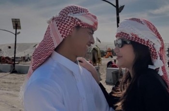 9 Potret Mesra Azizah Salsha dan Pratama Arhan di Qatar, Lengket Banget Kaya Perangko