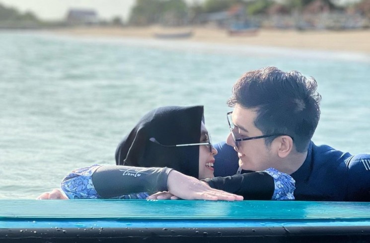 Potret Kebersamaan Ria Ricis dan Teuku Ryan. (Instagram/teukuryantr)