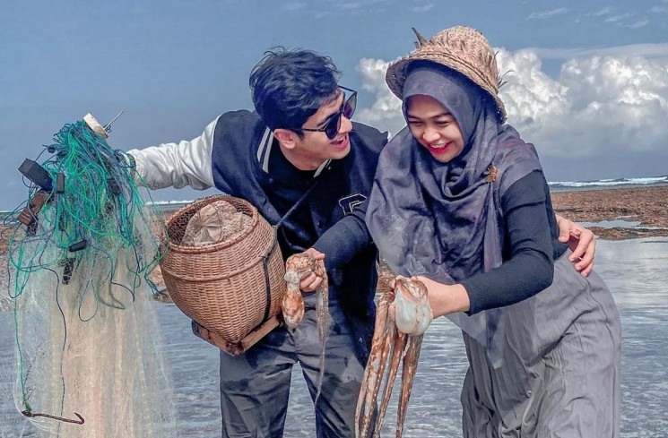 Potret Kebersamaan Ria Ricis dan Teuku Ryan. (Instagram/teukuryantr)