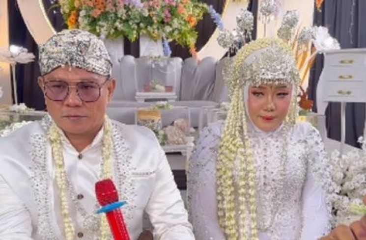Andika Mahesa dan Ayu Antika Agustina menikah. (instagram/@bebemoth)