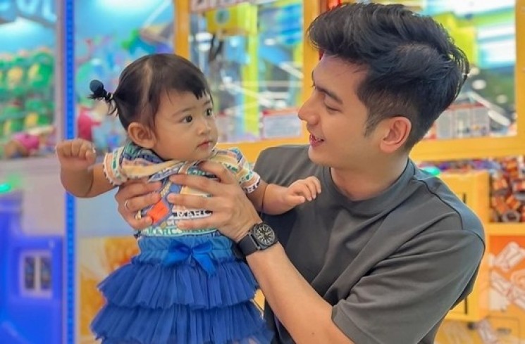 Adu Gaya Ria Ricis vs Teuku Ryan Momong Moana (instagram/@teukuryantr)