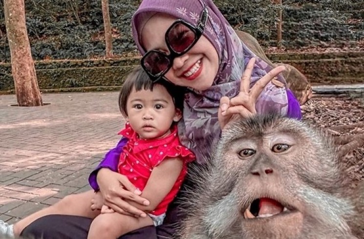 Adu Gaya Ria Ricis vs Teuku Ryan Momong Moana (instagram/@riaricis1795)
