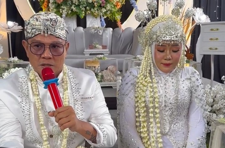 Andika Mahesa menikahi Ayu Kartika Agustina (Instagram @bebemoth_)