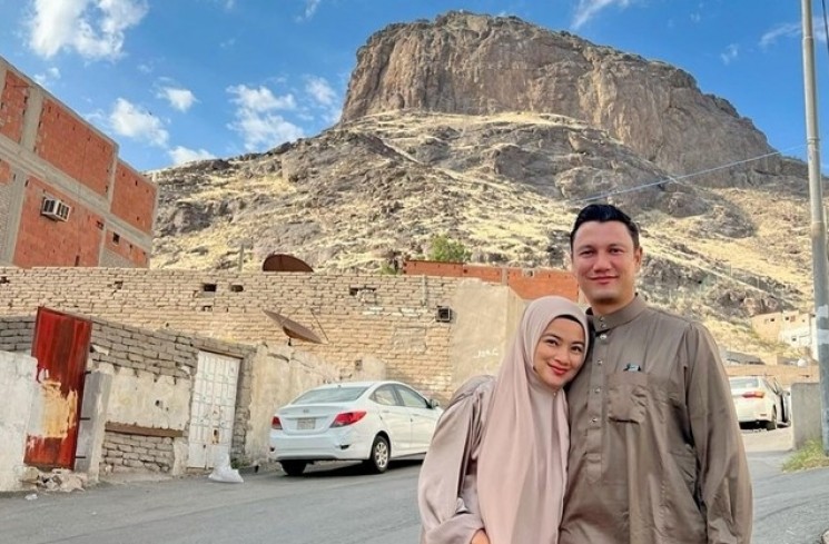 Potret Titi Kamal Umrah bareng Christian Sugiono (Instagram/@titi_kamall)