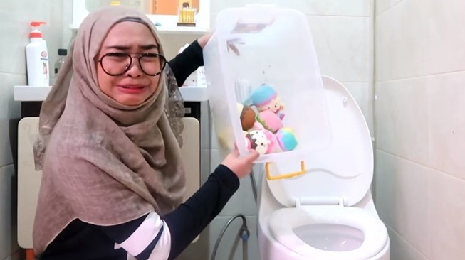 Kontroversi Konten Ria Ricis (YouTube Ricis Official)