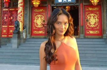 Rayakan Imlek 2024 Bareng Keluarga, Erika Carlina Unggah Foto Hitam Putih