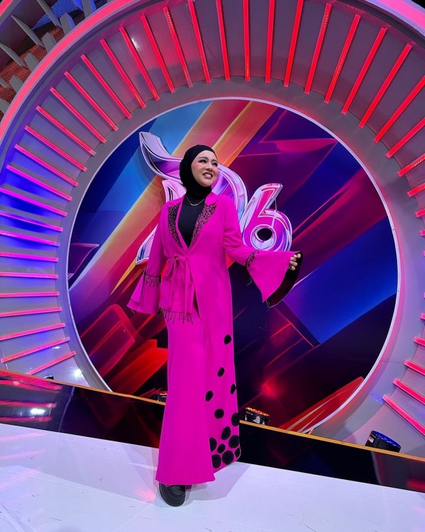 Potret Stylish Jenita Janet Berhijab. (Instagram/jenitajanet)