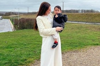 Heboh! Aaliyah Massaid Gendong Baby L Saat Liburan ke Eropa