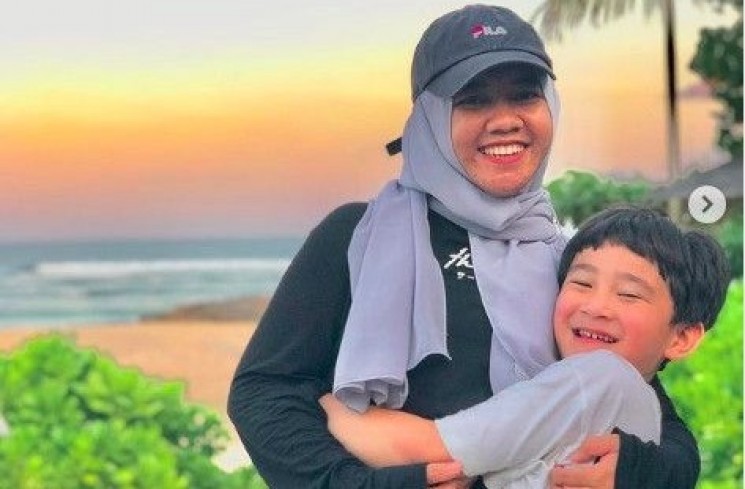 Lala dan Rafathar. (instagram/@lala)