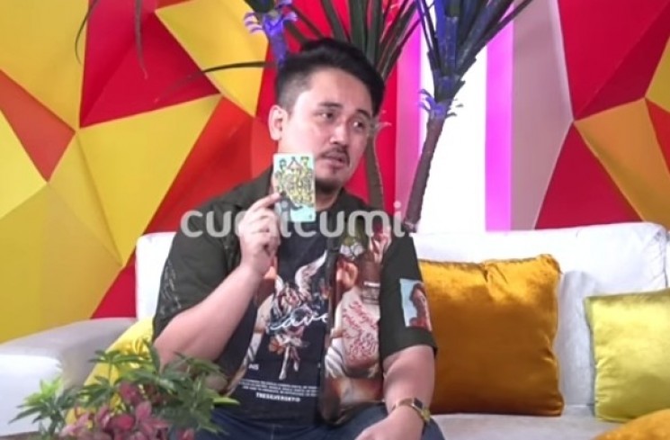 Denny Darko Saat Analisa Ayu Ting Ting.(YouTube Cumicumi)