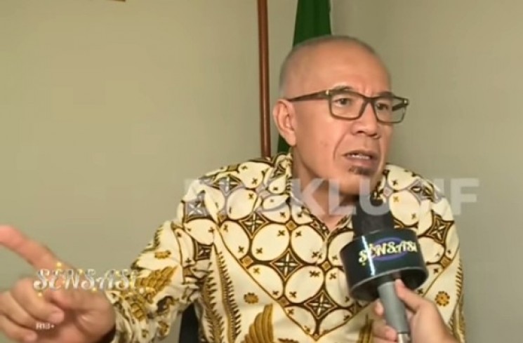 Dharsyi Akib Calon Mertua Ayu Ting Ting.(YouTube Net Entertainment News)