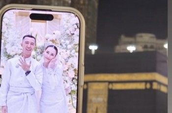 Umi Kalsum dan Calon Besan Umrah Bareng, Doakan Hubungan Ayu Ting Ting dan Muhammad Fardhana