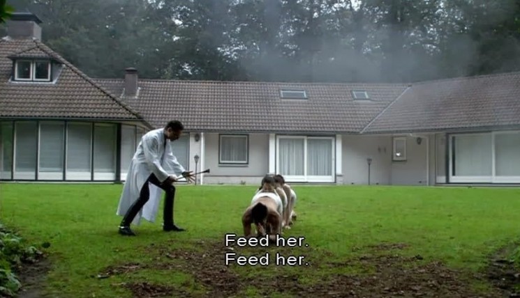 Sinopsis The Human Centipede. (IMDb)