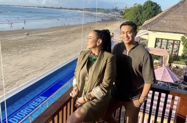 Ajun Perwira dan Jennifer Jill. (Instagram/@jennifer_ipel)