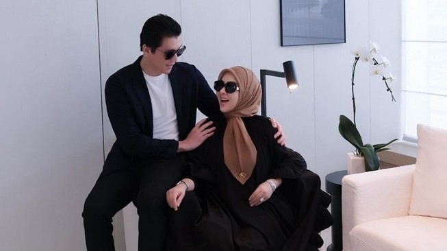 Syahrini dan Reino Barack Rayakan Wedding Anniversary (instagram/@princessyahrini)