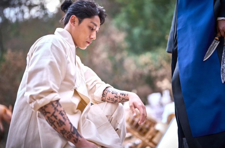Potret Lee Do Hyun di Exhuma (Instagram/@showbox.movie)