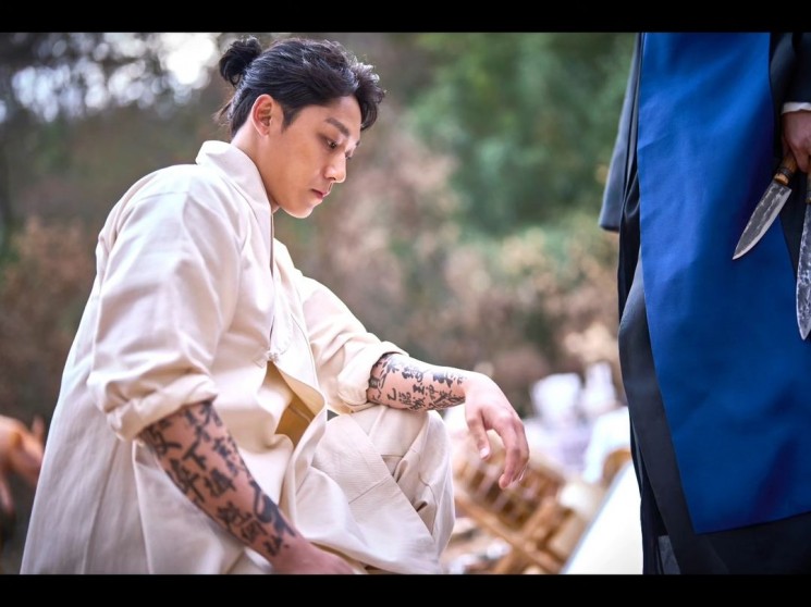 Potret Lee Do Hyun di Exhuma (Instagram/@showbox.movie)