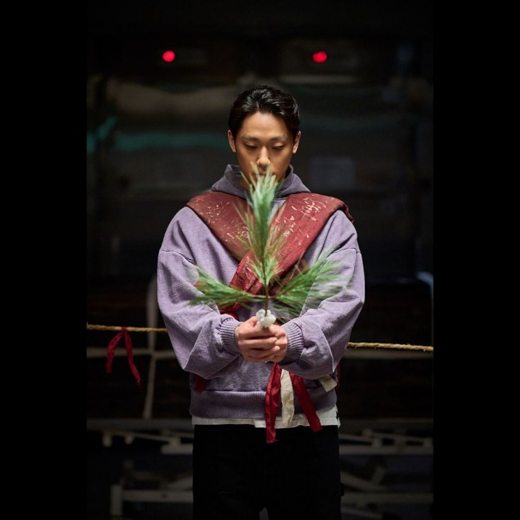 Potret Lee Do Hyun di Exhuma (Instagram/@showbox.movie)