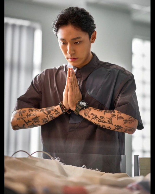 Potret Lee Do Hyun di Exhuma (Instagram/@showbox.movie)