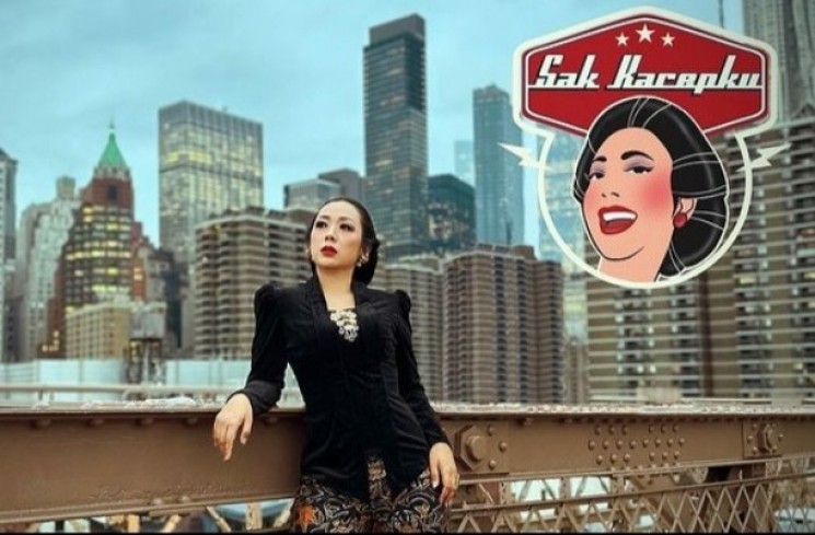 Gaya Cool Soimah.(Instagram/@showimah)