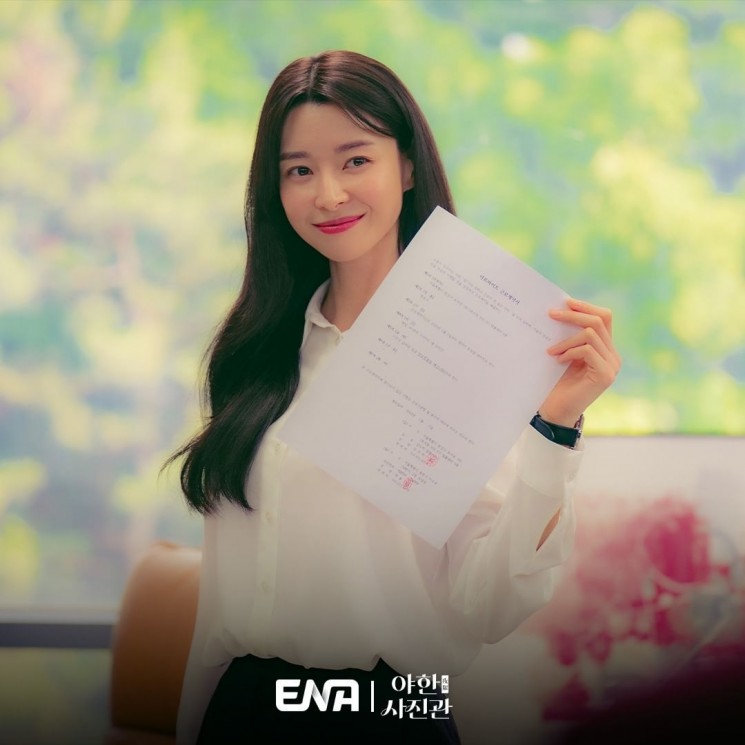Pesona Kwon Nara di The Midnight Studio (Instagram/@channel.ena.d)
