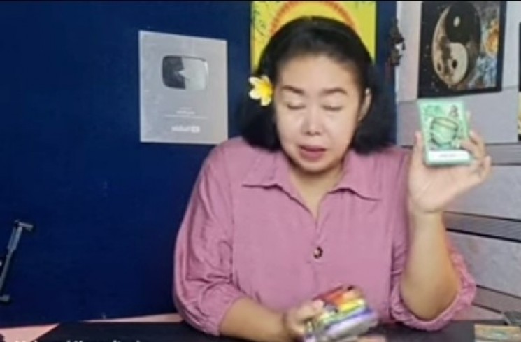 Ahli Tarot Mengungkap Ada Magic dalam Rumah Tangga Amy BMJ.(YouTube Jeng Nimas)
