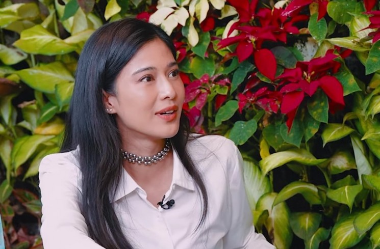 Dian Sastrowardoyo (YouTube CURHAT BANG Denny Sumargo)