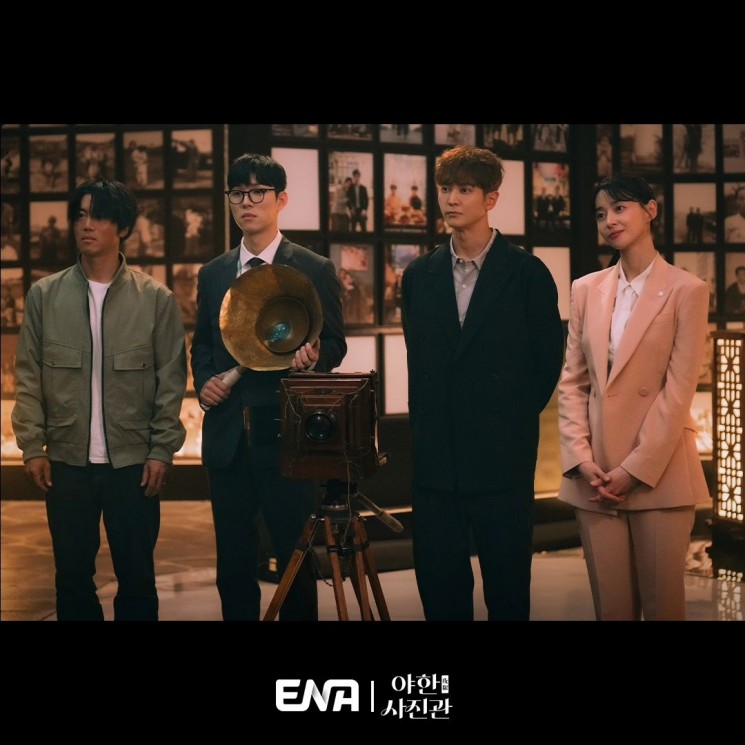 Potret Eum Moon Suk di The Midnight Studio (Instagram/@channel.ena.d)