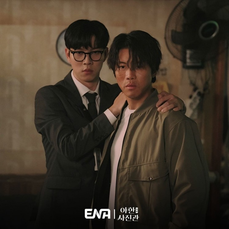Potret Eum Moon Suk di The Midnight Studio (Instagram/@channel.ena.d)