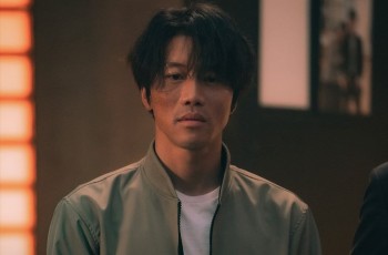 8 Potret Eum Moon Suk di The Midnight Studio, Jadi Mantan Detektif dan Karyawan Baru di Studio Foto