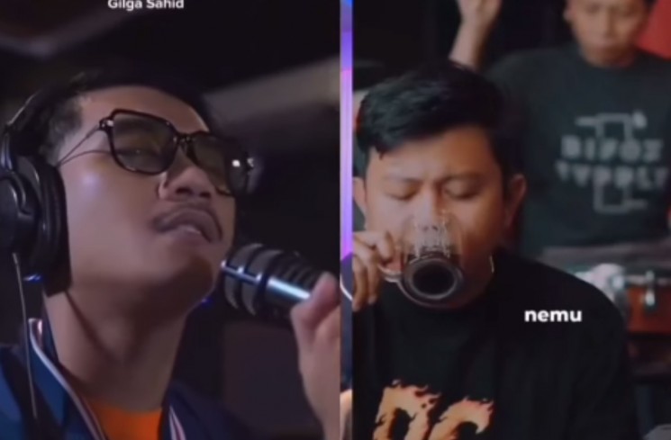 Membandingkan suara Gilga Sahid dan Denny Caknan.