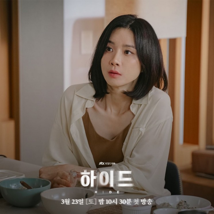 Pesona Lee Bo Young di Hide (Instagram/@jtbcdrama)