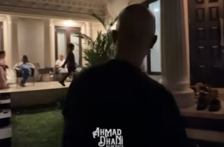 Ahmad Dhani kepergok lakukan ini ke Maia Estianty